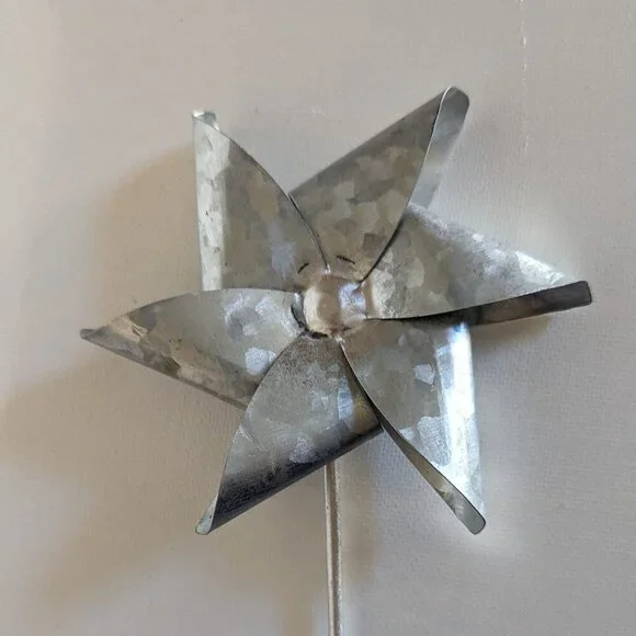 NWOT Fun Metal Pinwheel Plant Pick Outdoor Patio Home Decor Michael's Ashland - Picture 1 of 4